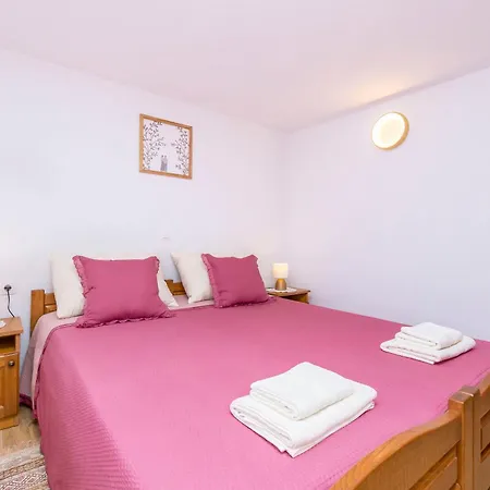 House Romance For Two Nyaraló Zagvozd